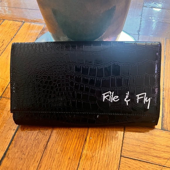 📌Passport Clutch File Fly ‼️ - Picture 3 of 4